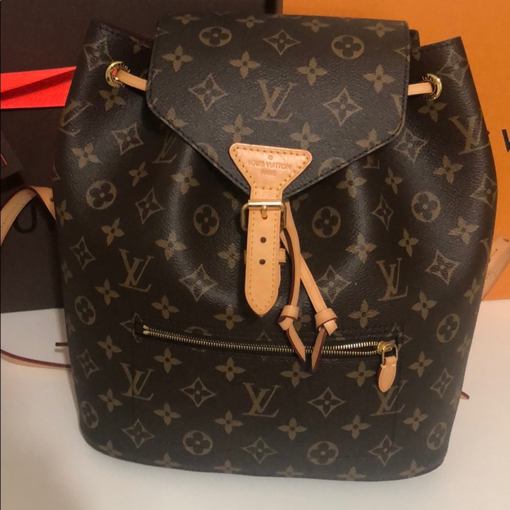 Authentic New Louis Vuttion w/receipt and dust bag